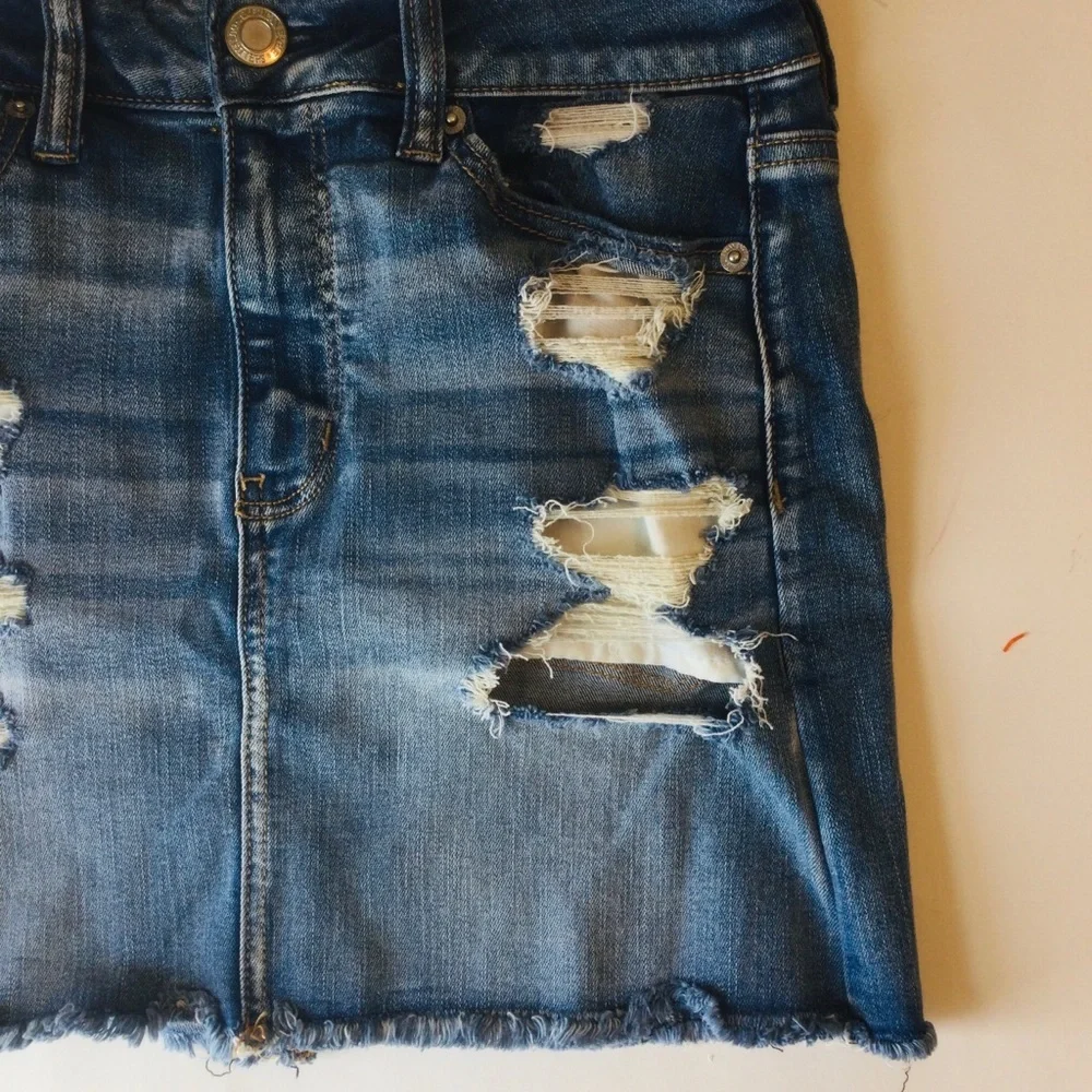 American Eagle NWT Outfitters Distressed High Rise Mini Blue Denim Skirt Size 4